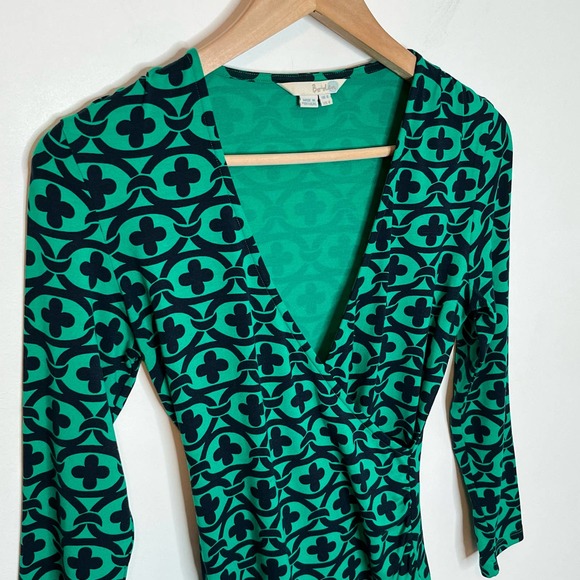 Boden Women's Printed Top Size 4 Green Navy Surplice V Neck Pullover Knit - Picture 3 of 10